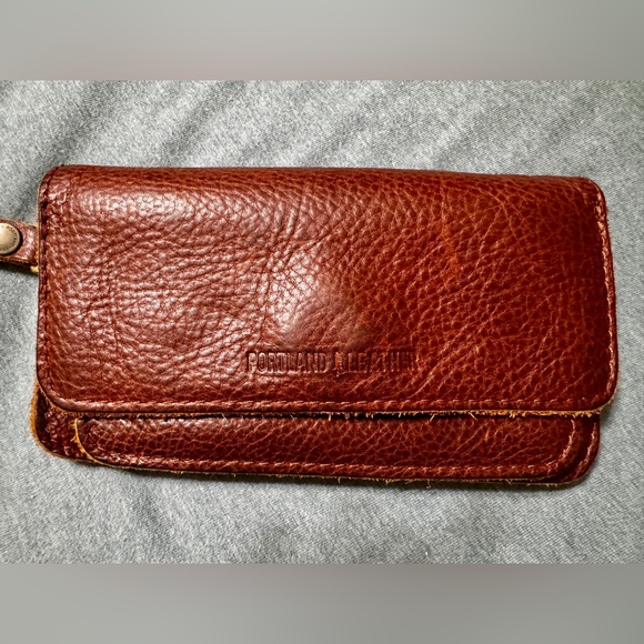 Portland Leather Goods Nutmeg Lily Wristlet - Picture 3 of 10